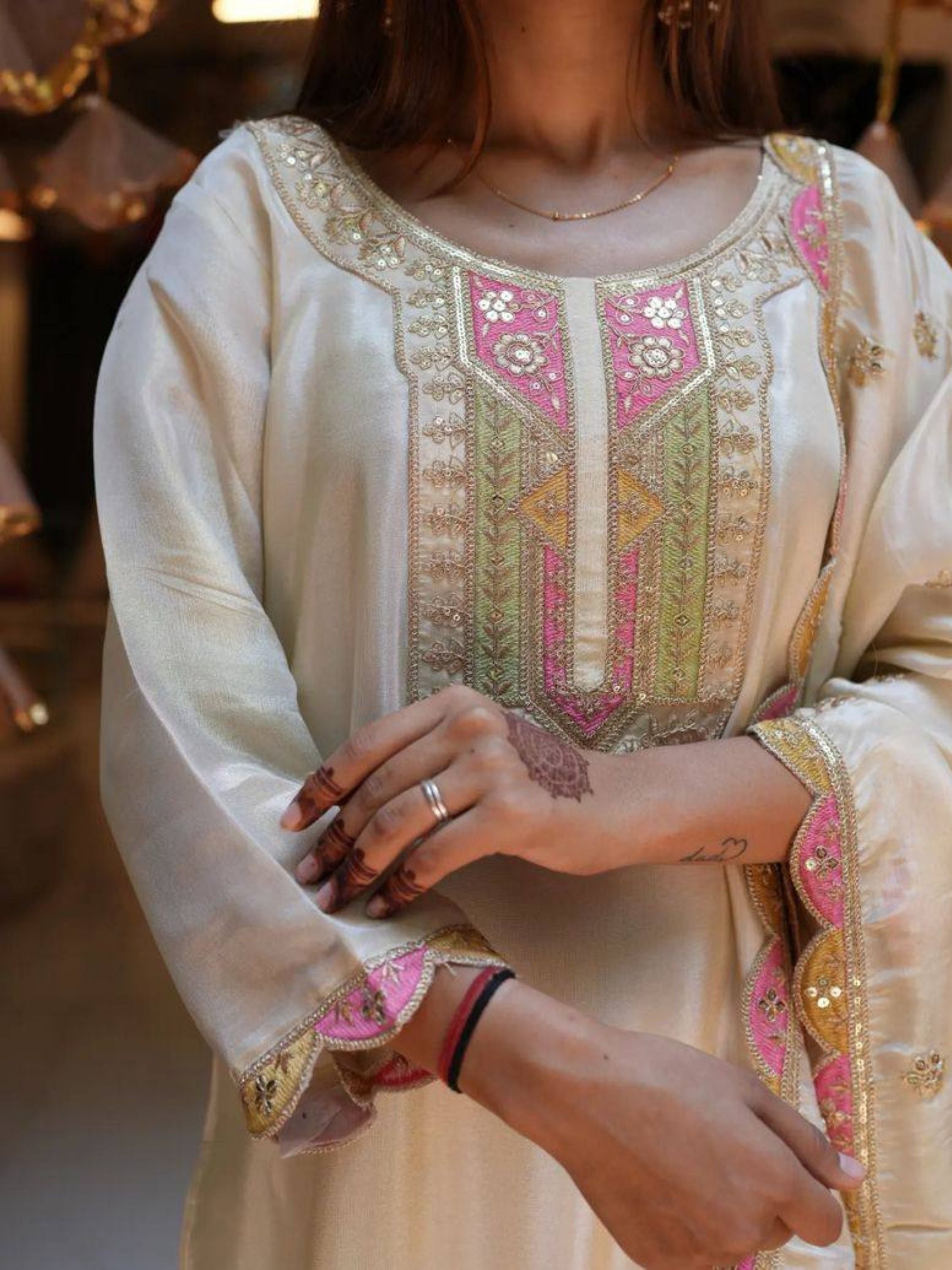 Pure Viscose Chanderi Embroidered Kurta Se