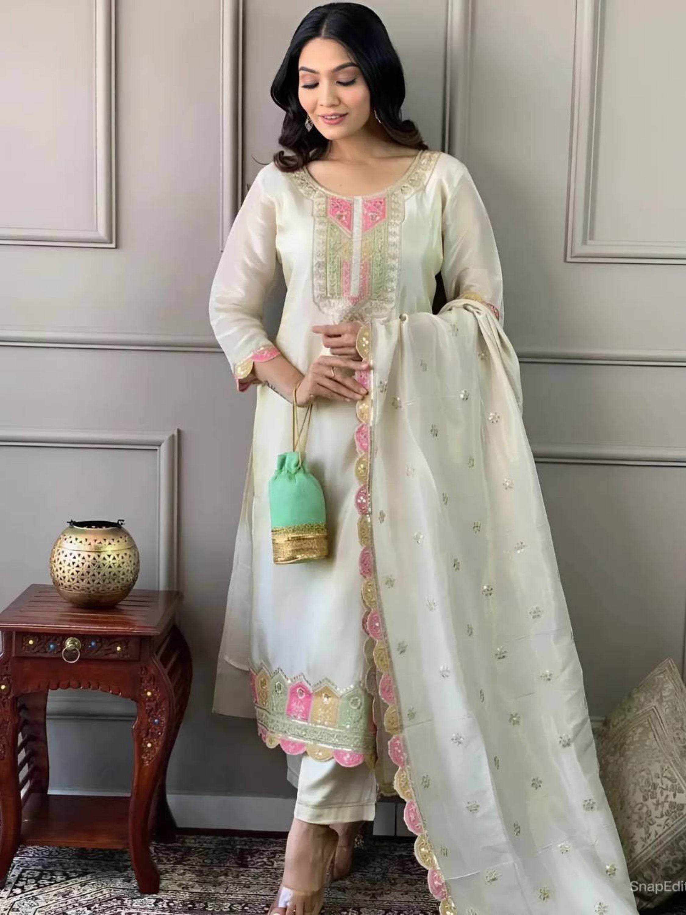 Pure Viscose Chanderi Embroidered Kurta Se